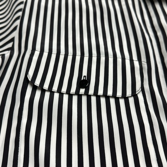 Notations vertical striped button down shirt with hidden buttons 2 front pockets - Picture 6 of 9